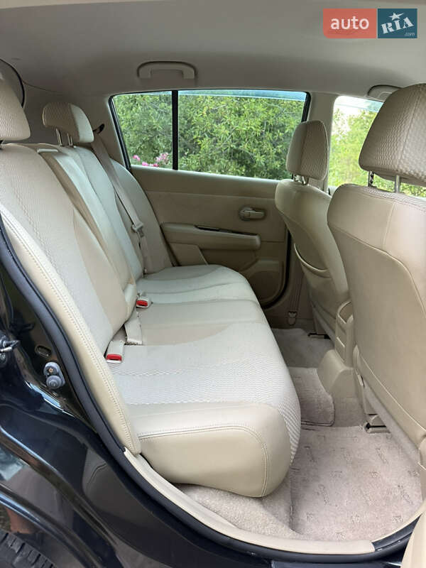 Хетчбек Nissan TIIDA 2011 в Одесі