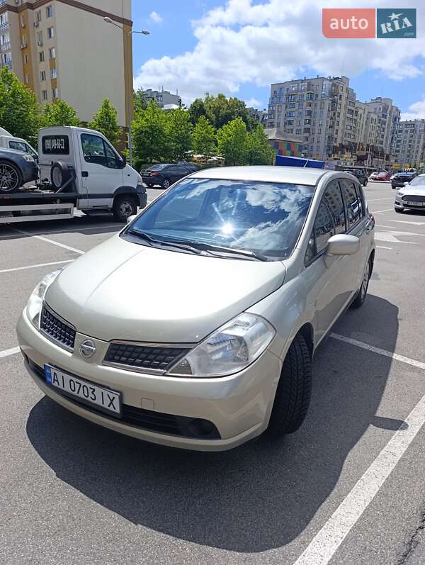 Nissan TIIDA 2008