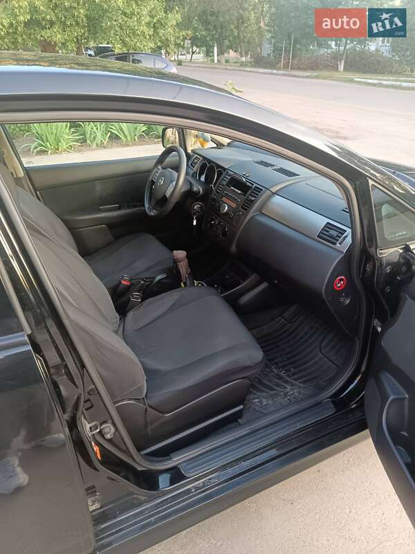 Седан Nissan TIIDA 2010 в Новом Буге