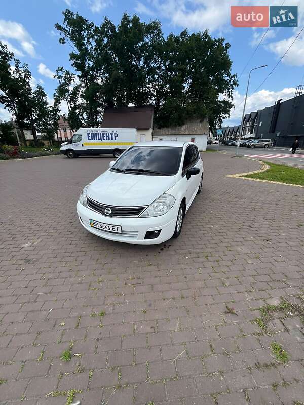 Хетчбек Nissan TIIDA 2012 в Києві фото 3 Хетчбек Nissan TIIDA 2012 в Києві