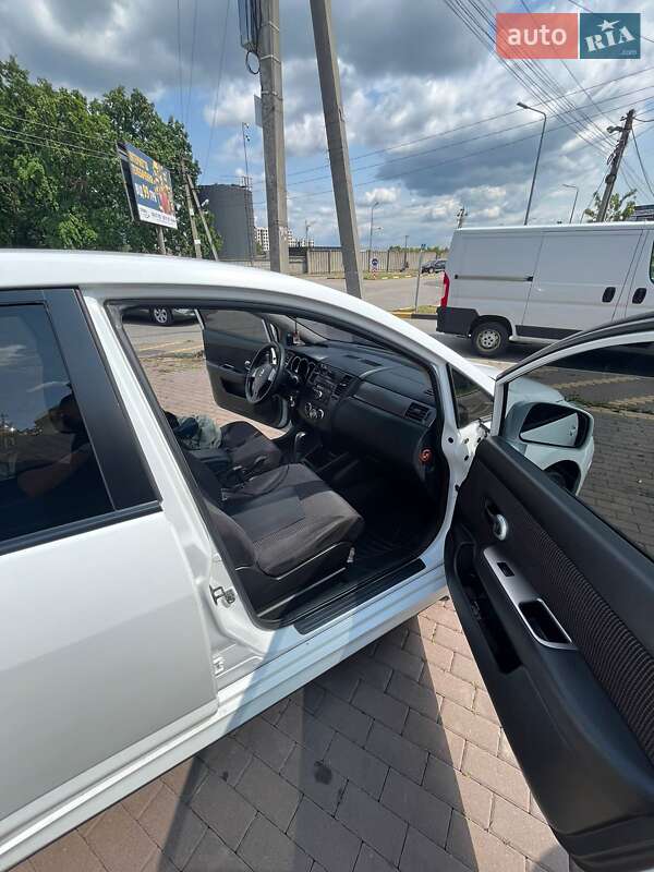 Хетчбек Nissan TIIDA 2012 в Києві фото 14 Хетчбек Nissan TIIDA 2012 в Києві