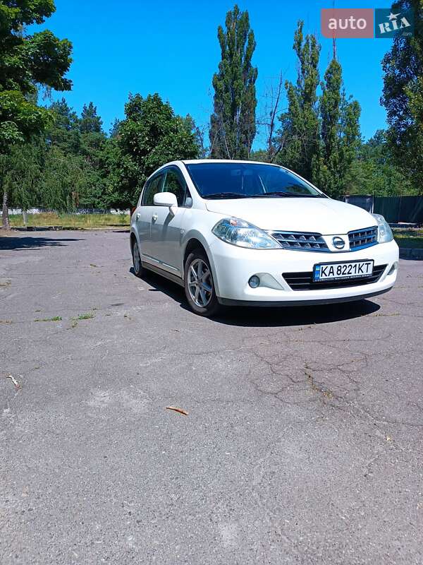 Хетчбек Nissan TIIDA 2010 в Києві