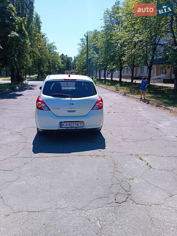 Хетчбек Nissan TIIDA 2010 в Києві