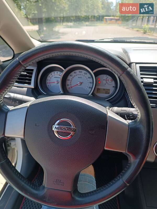 Хетчбек Nissan TIIDA 2010 в Києві