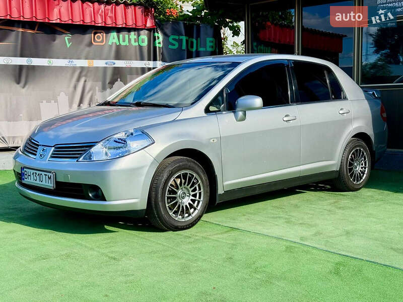 Nissan TIIDA 2008