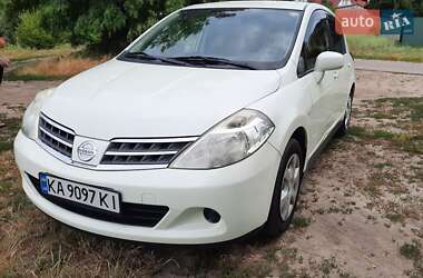 Хэтчбек Nissan TIIDA 2012 в Киеве