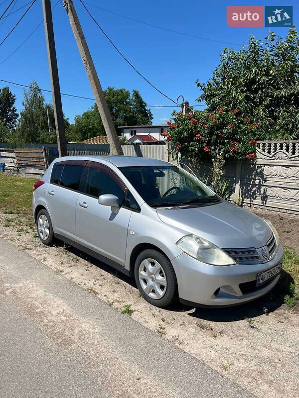 Nissan TIIDA 2008