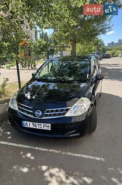 Хэтчбек Nissan TIIDA 2010 в 