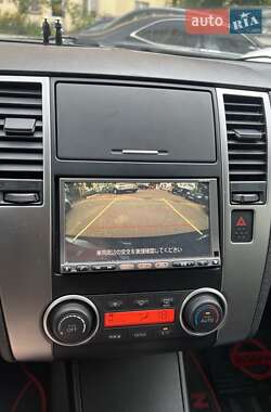 Хэтчбек Nissan TIIDA 2010 в 
