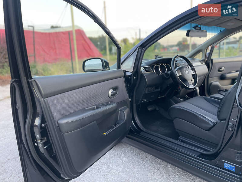 Хэтчбек Nissan TIIDA 2008 в Киеве
