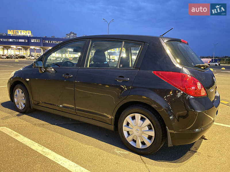 Хэтчбек Nissan TIIDA 2008 в Киеве