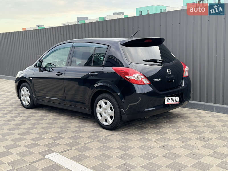 Хетчбек Nissan TIIDA 2011 в Києві