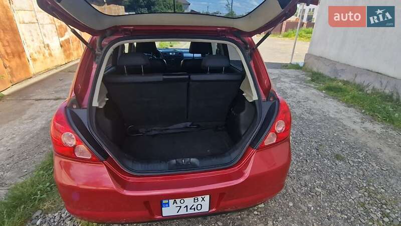 Хетчбек Nissan TIIDA 2008 в Хусті