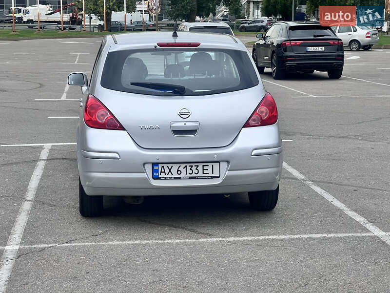 Хэтчбек Nissan TIIDA 2011 в Киеве