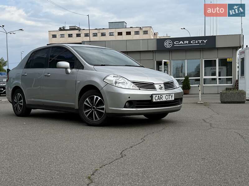 Nissan TIIDA 2007