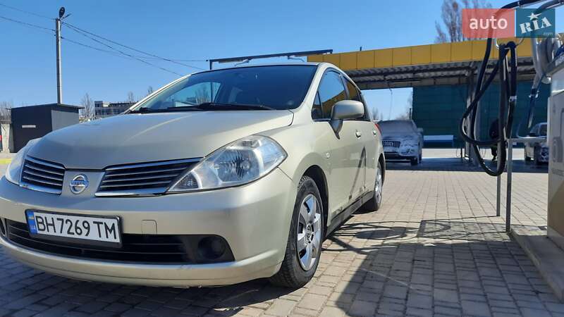 Nissan TIIDA 2008