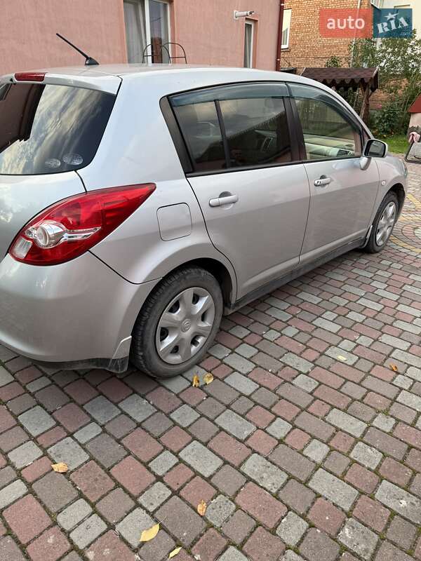 Хэтчбек Nissan TIIDA 2012 в Комарному фото 6 Хэтчбек Nissan TIIDA 2012 в Комарному
