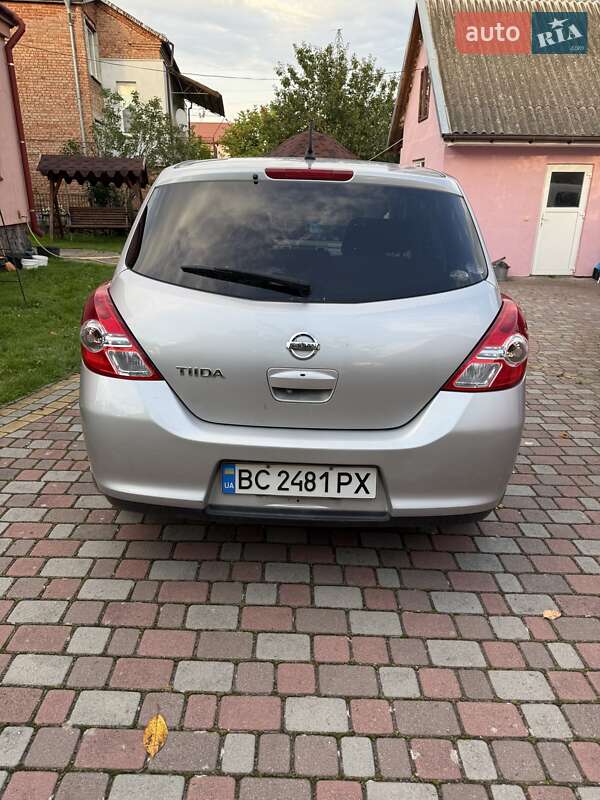 Хэтчбек Nissan TIIDA 2012 в Комарному фото 5 Хэтчбек Nissan TIIDA 2012 в Комарному