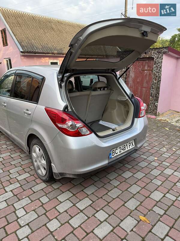 Хэтчбек Nissan TIIDA 2012 в Комарному фото 4 Хэтчбек Nissan TIIDA 2012 в Комарному