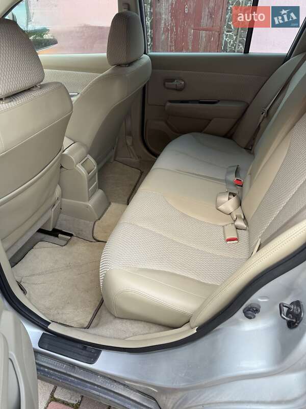 Хэтчбек Nissan TIIDA 2012 в Комарному фото 8 Хэтчбек Nissan TIIDA 2012 в Комарному