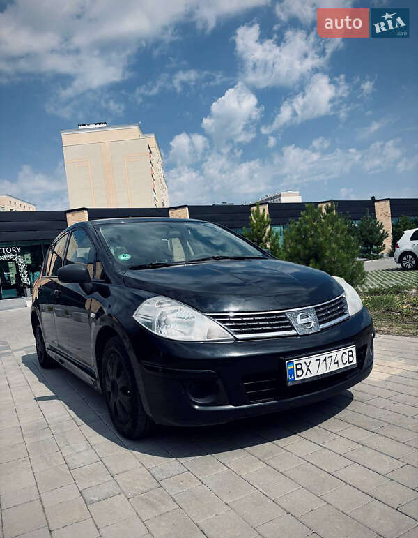 Хетчбек Nissan TIIDA 2011 в Хмельницькому