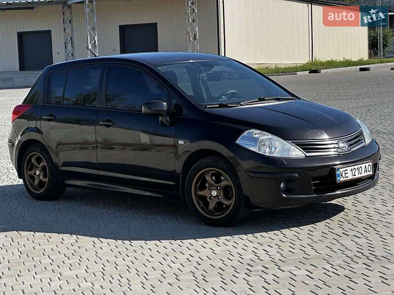 Хетчбек Nissan TIIDA 2010 в Дніпрі