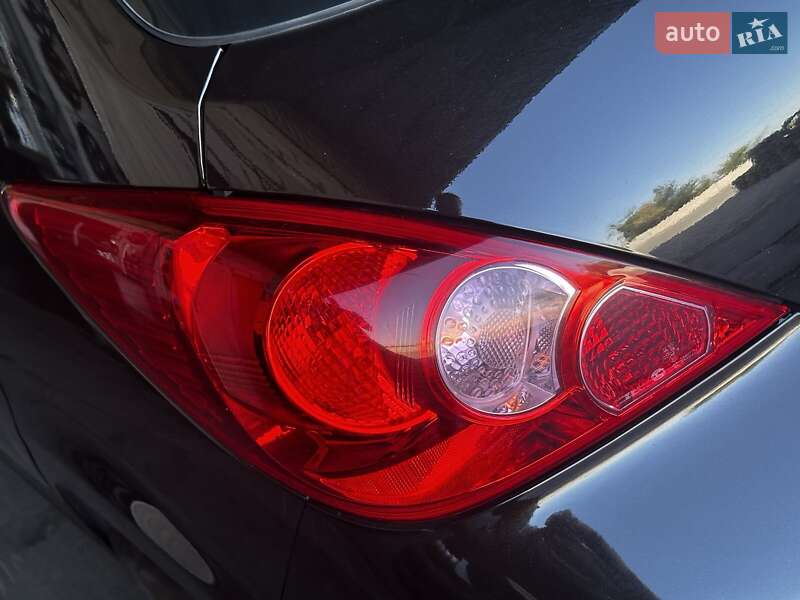 Хетчбек Nissan TIIDA 2010 в Дніпрі