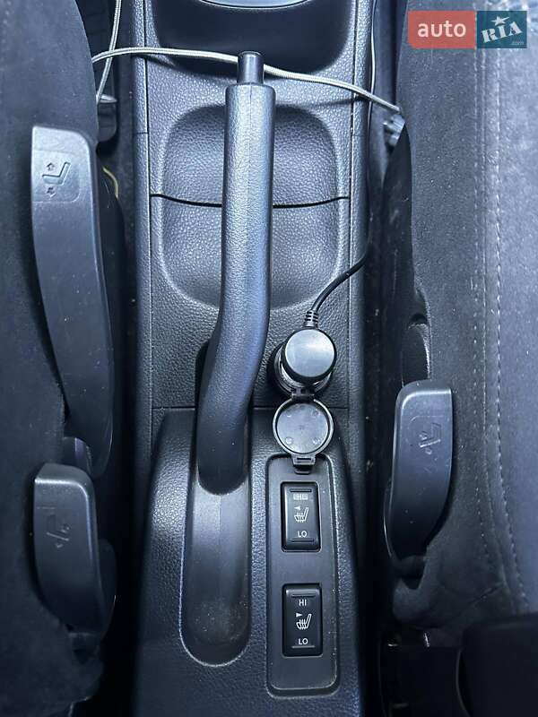 Хетчбек Nissan TIIDA 2010 в Дніпрі