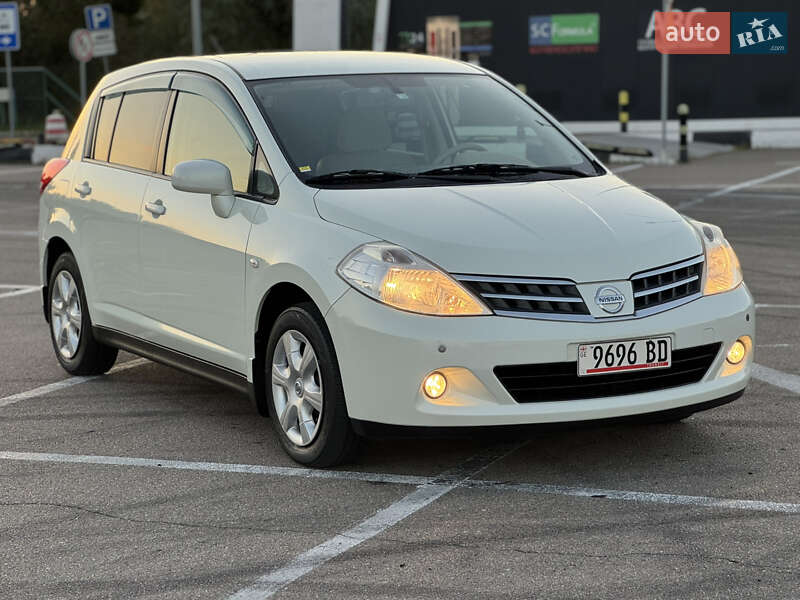 Nissan TIIDA 2012