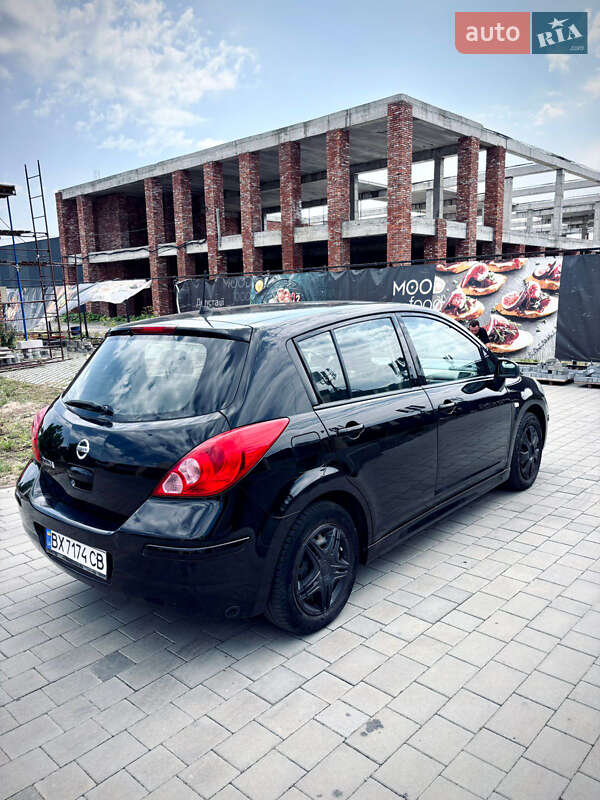 Хетчбек Nissan TIIDA 2011 в Хмельницькому