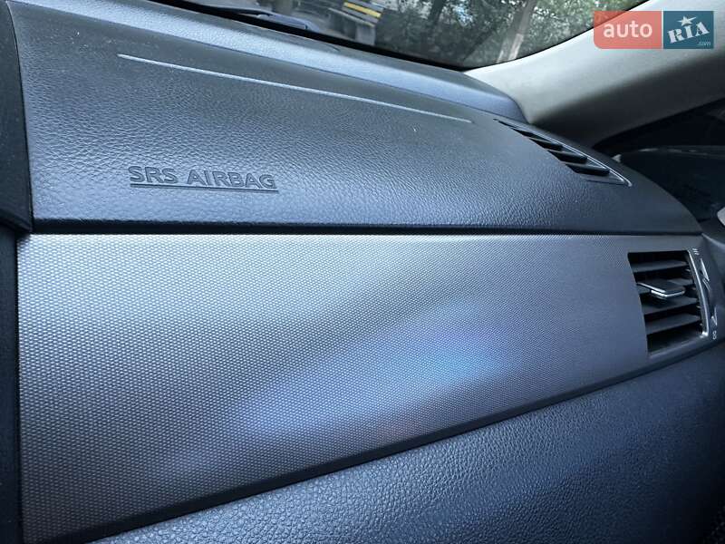 Хетчбек Nissan TIIDA 2010 в Дніпрі