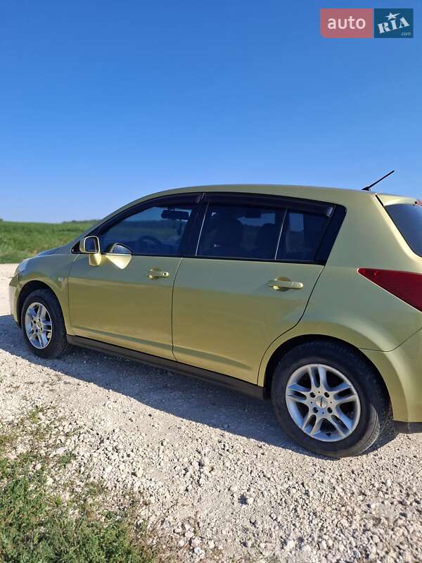 Nissan TIIDA 2007