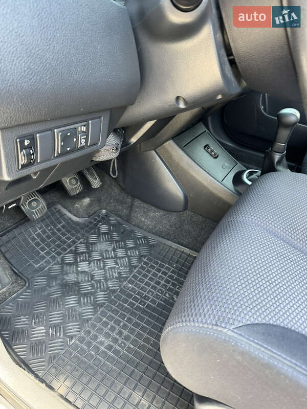 Седан Nissan TIIDA 2008 в Дніпрі фото 25 Седан Nissan TIIDA 2008 в Дніпрі