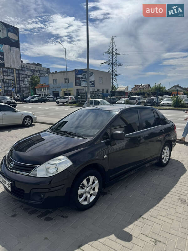 Седан Nissan TIIDA 2011 в Ивано-Франковске
