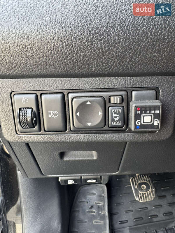 Седан Nissan TIIDA 2011 в Ивано-Франковске