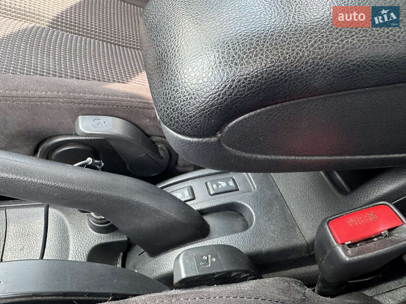 Седан Nissan TIIDA 2011 в Ивано-Франковске