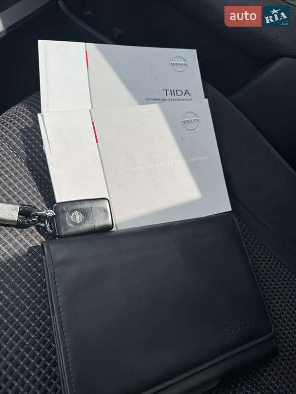 Седан Nissan TIIDA 2011 в Ивано-Франковске