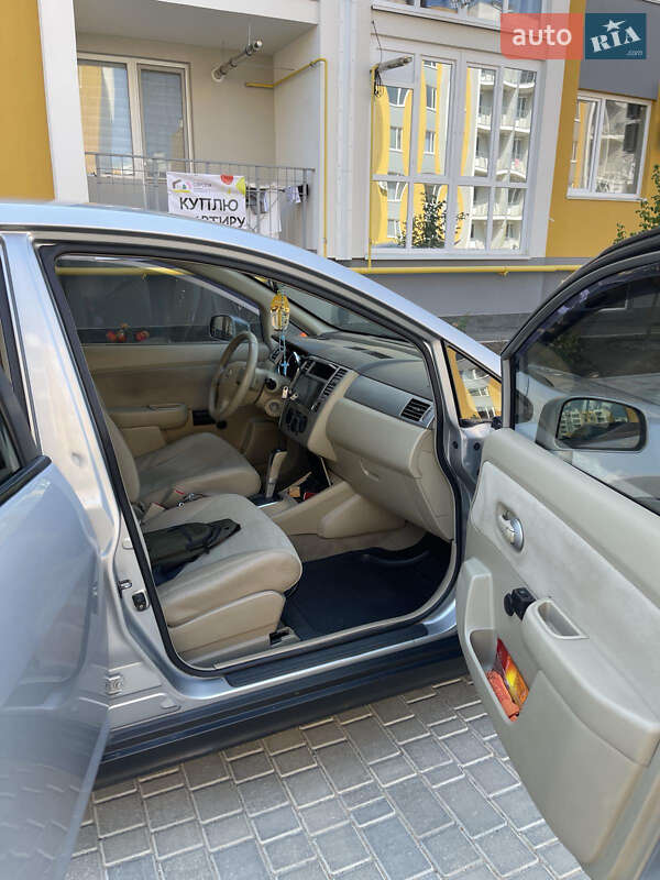 Хэтчбек Nissan TIIDA 2006 в Авангарде