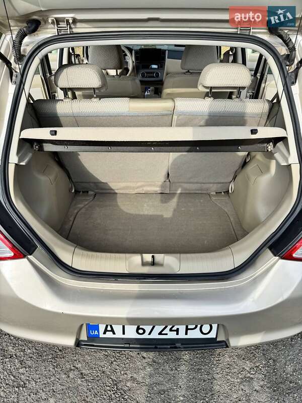 Хэтчбек Nissan TIIDA 2011 в Киеве