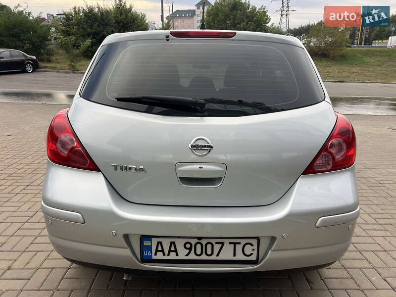 Хэтчбек Nissan TIIDA 2008 в Киеве