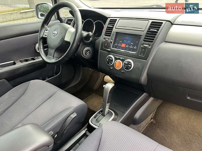 Хэтчбек Nissan TIIDA 2008 в Киеве