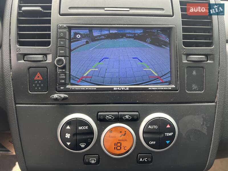 Хэтчбек Nissan TIIDA 2008 в Киеве