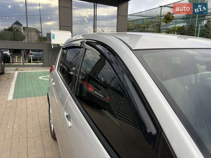 Хэтчбек Nissan TIIDA 2008 в Киеве