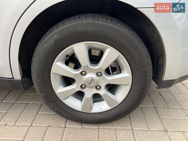 Хэтчбек Nissan TIIDA 2008 в Киеве