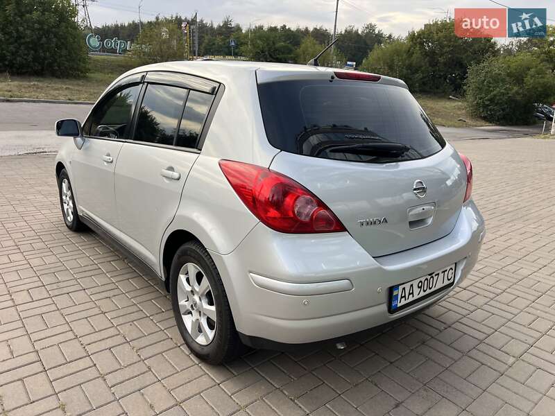 Хэтчбек Nissan TIIDA 2008 в Киеве