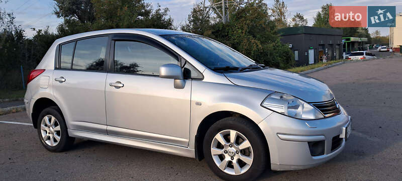 Хетчбек Nissan TIIDA 2010 в Києві фото 5 Хетчбек Nissan TIIDA 2010 в Києві