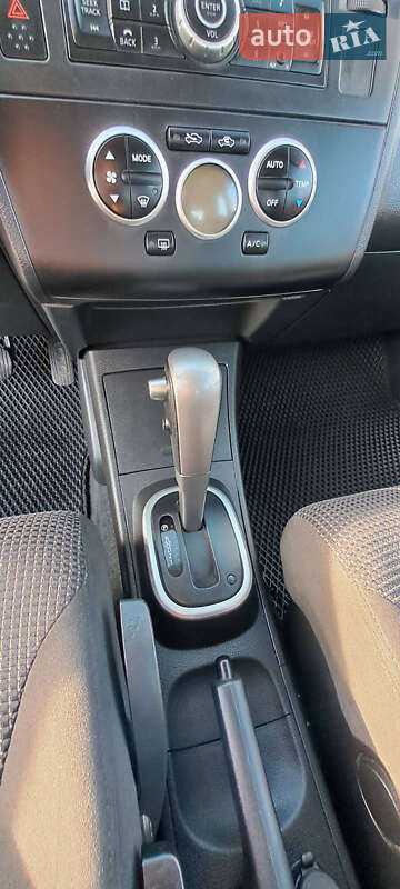 Хетчбек Nissan TIIDA 2010 в Києві фото 20 Хетчбек Nissan TIIDA 2010 в Києві