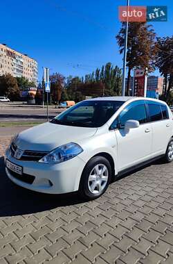 Хэтчбек Nissan TIIDA 2010 в Кривом Роге