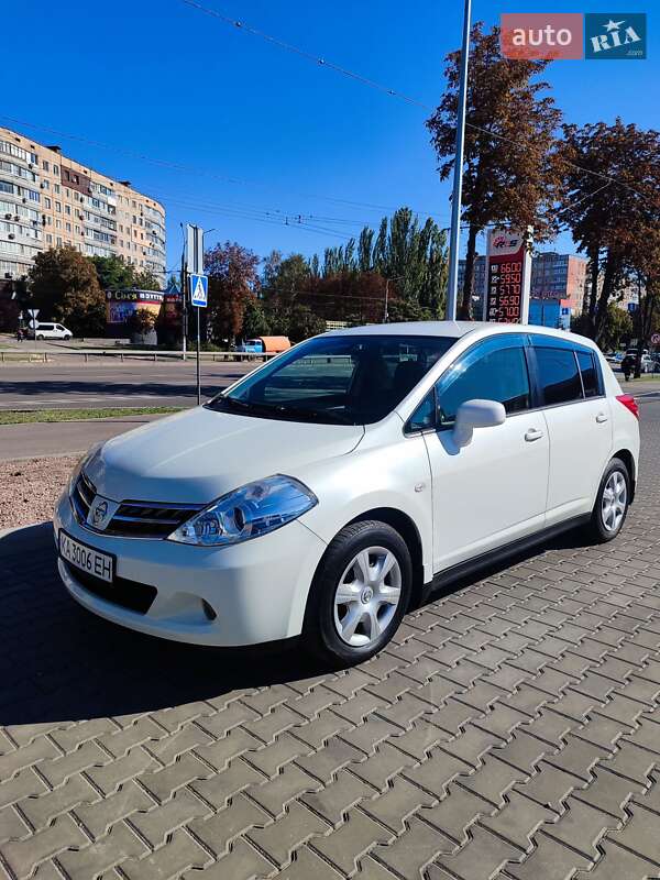 Nissan TIIDA 2010