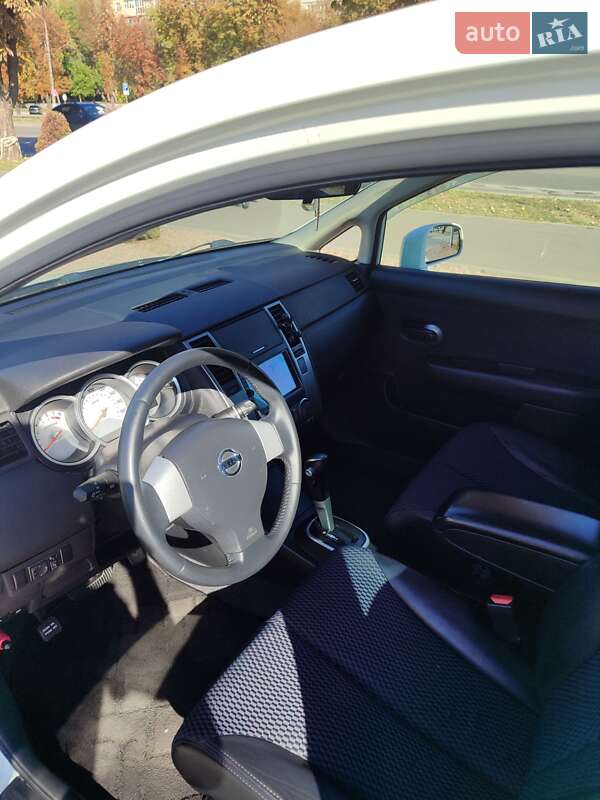 Хэтчбек Nissan TIIDA 2010 в Кривом Роге